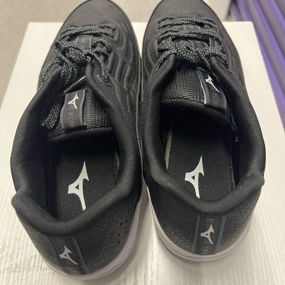 Mizuno Black and White Sneakers - Picture 5 of 6